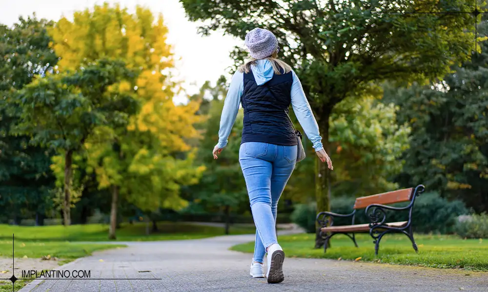 چگونگی پیاده روی بعد از ایمپلنت دندان 2 پیاده روی بعد از ایمپلنت یک خانم در پارک