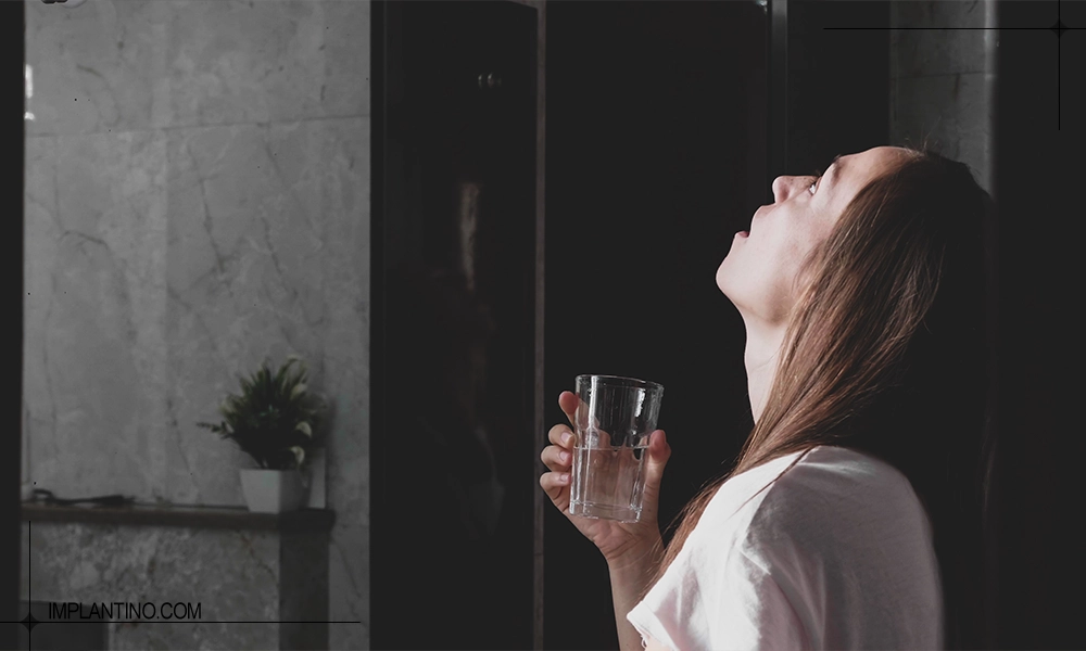 غرغره کردن آب نمک برای دندان