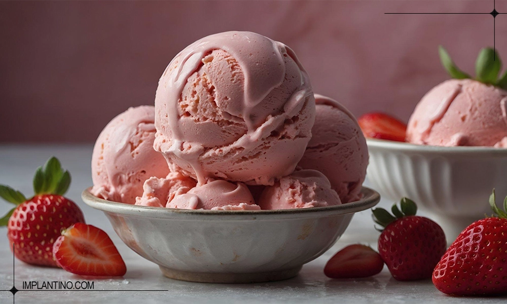 ظرف پر از اسکوپ بستنی و خوردن بستنی بعد از جراحی ایمپلنت