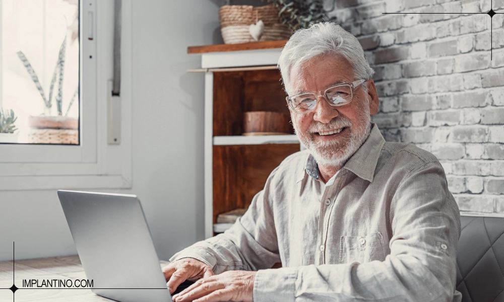 ایمپلنت در سن بالا برای آقایی خندان و راضی از دندان های خود